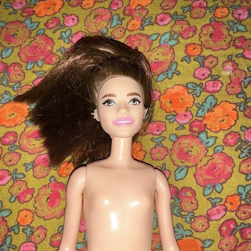 BARBIE FASHIONISTAS DOLL 187 2021 HBV19 Hearing Aids NUDE Brunette Nude READ